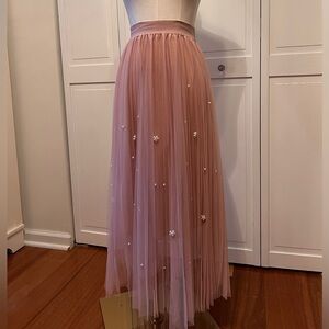 Pink mesh skirt with pearl details